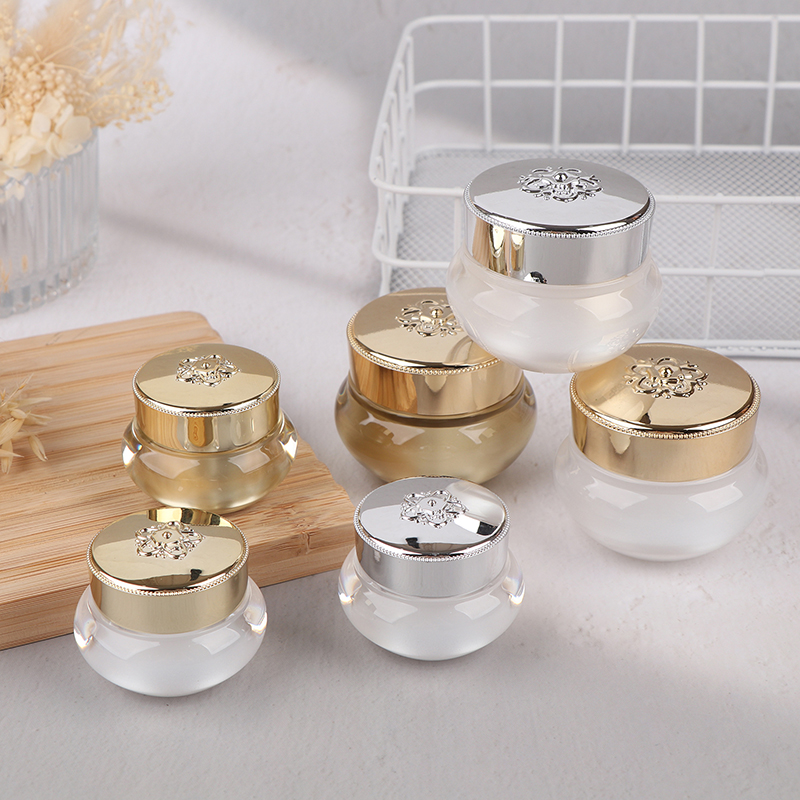Luxury Skincare & Spa Photos - Pots de voyage vides en acrylique